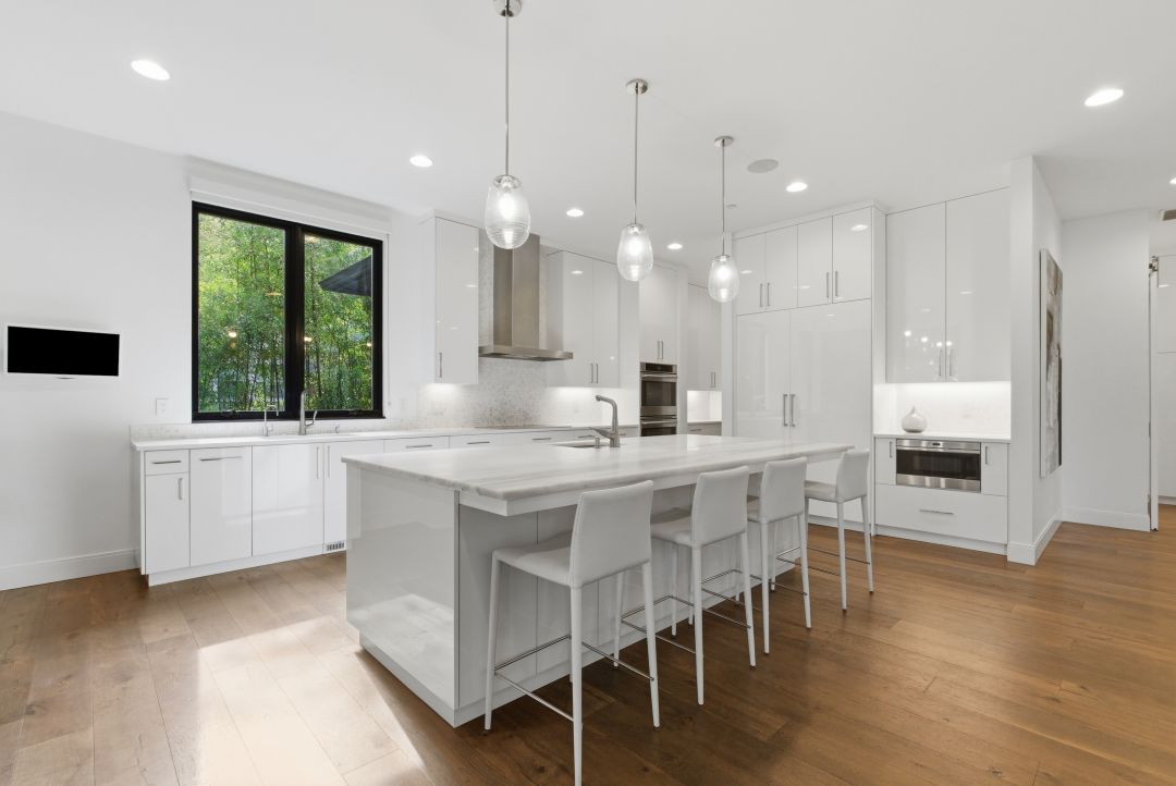 Showcase Lake Oswego Modern Icon